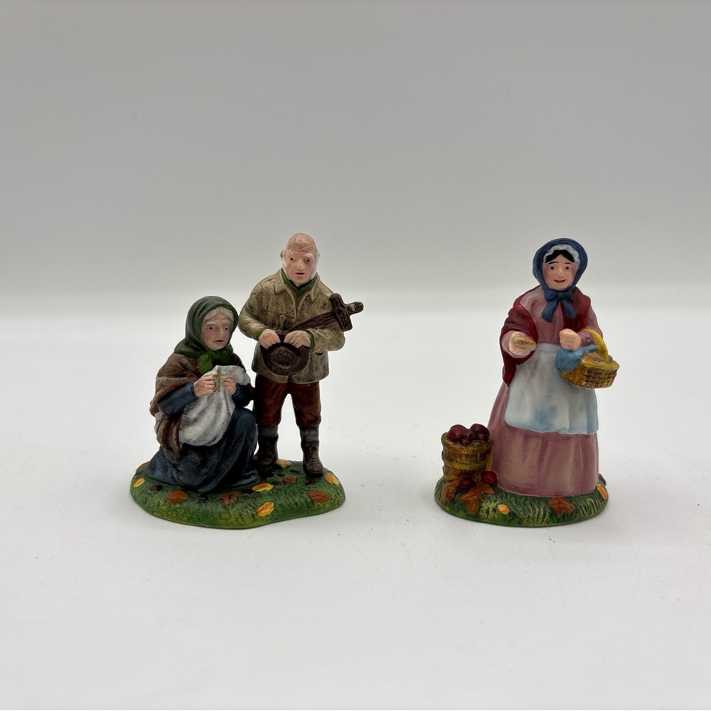 Department 56 2004 Dickens Village All Hallows Eve Begging For Soul Cakes 58412